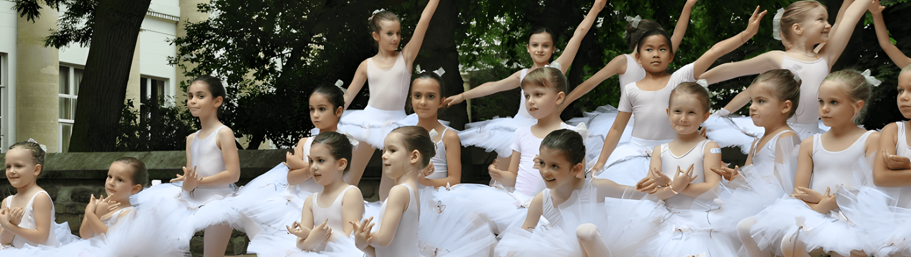Jeunes danseuses en cours de danse classique à MakoDanse